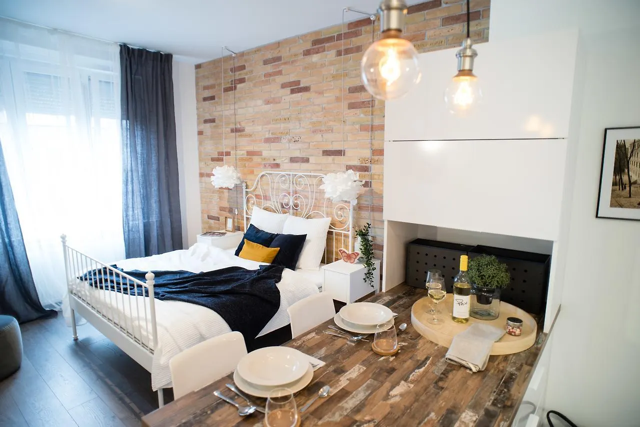 Charming Trees Apartment contacts
